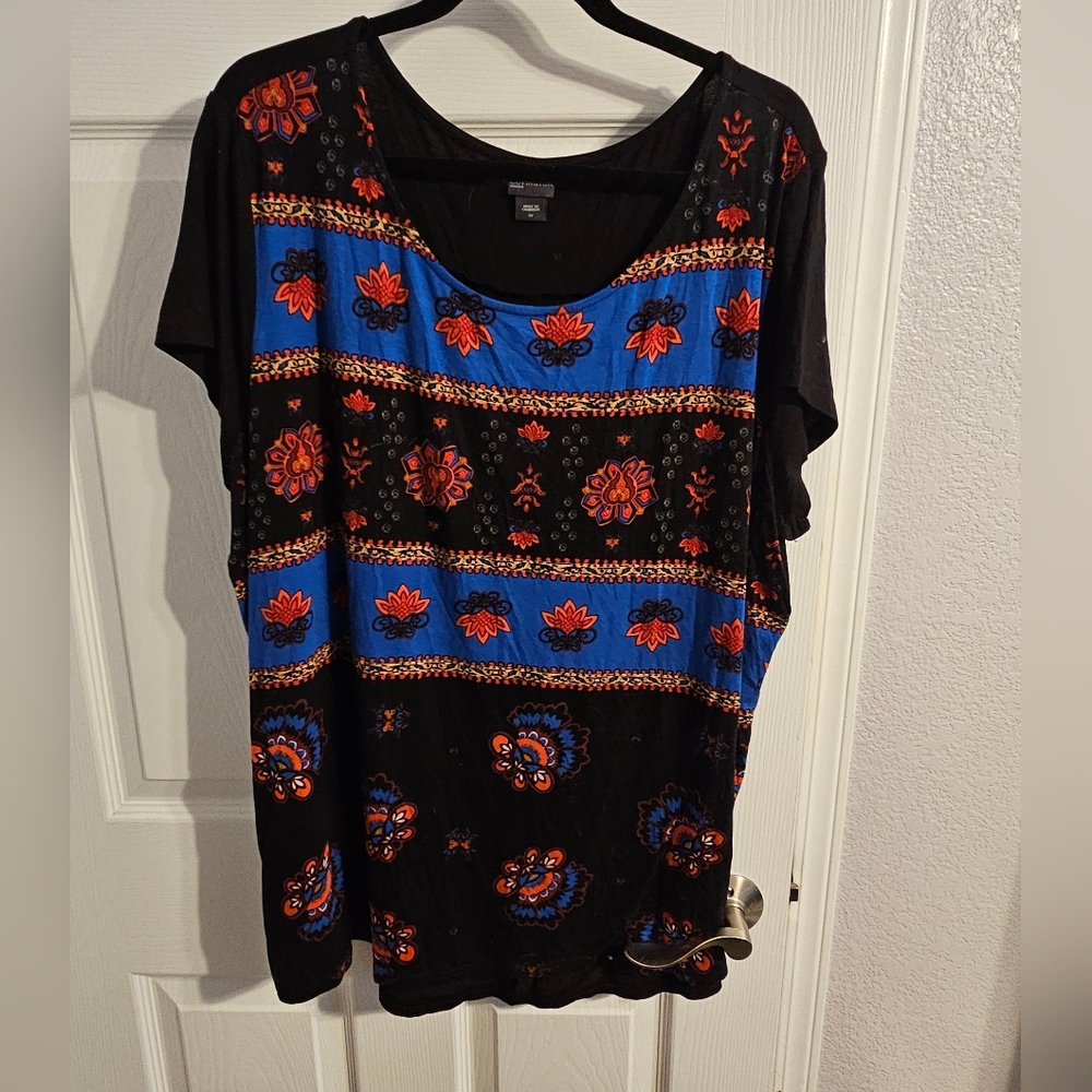 Covington Black and Blue Floral Short Sleeve Top